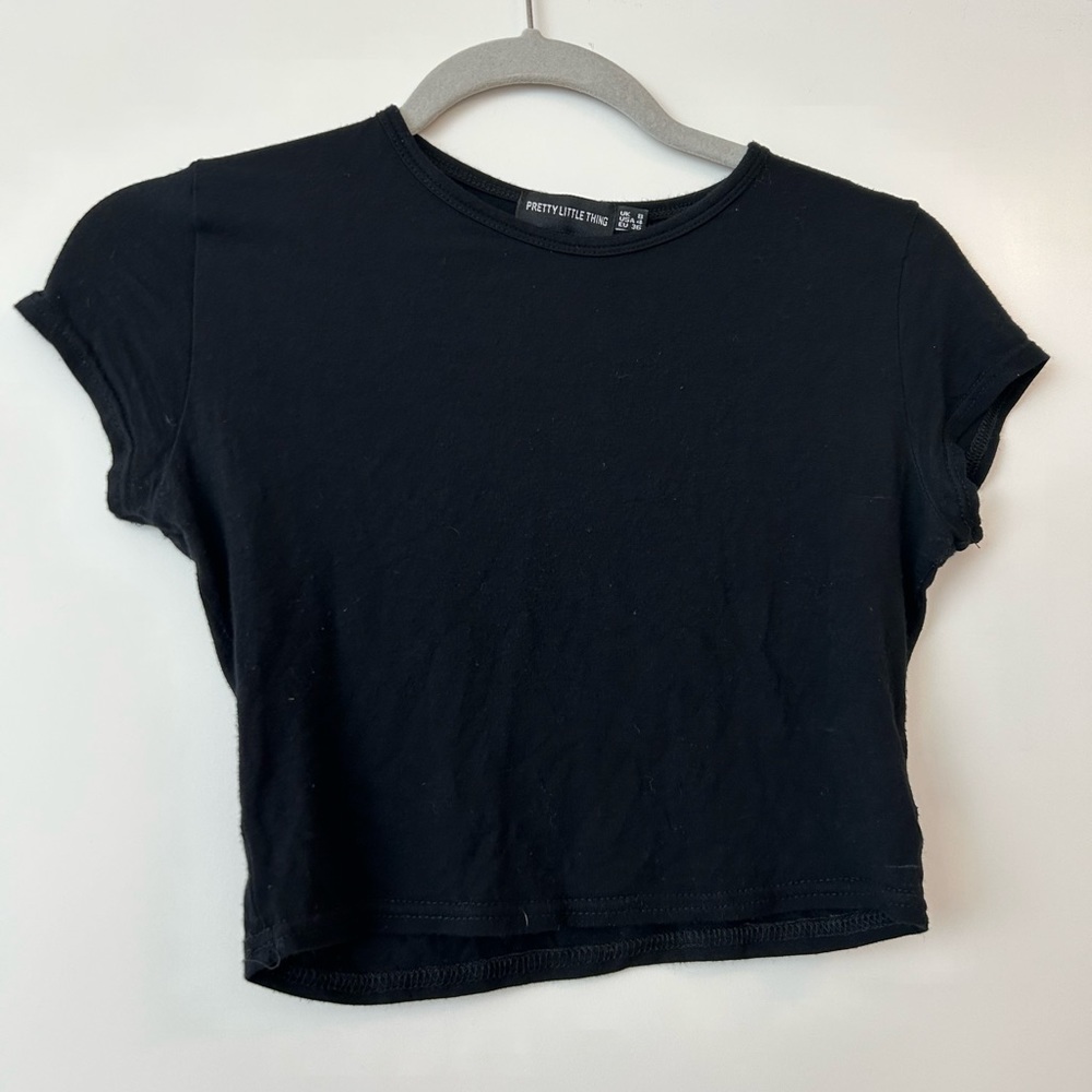 Pretty Little Thing cropped black t shirt size 4